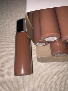 UN Foundation Glow Tint - Shade 6 Cacao Dark
